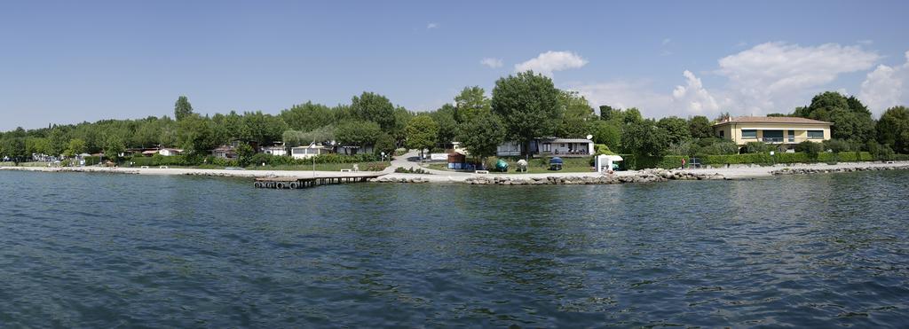 Campeggio Delle Rose Moniga del Garda Екстер'єр фото