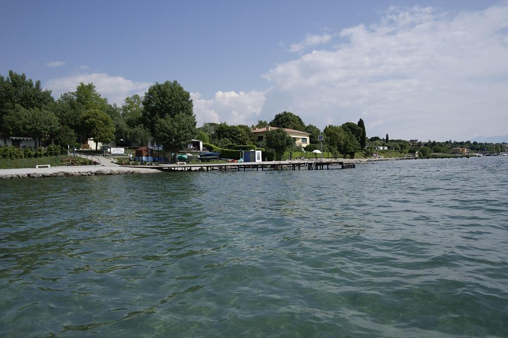 Campeggio Delle Rose Moniga del Garda Екстер'єр фото